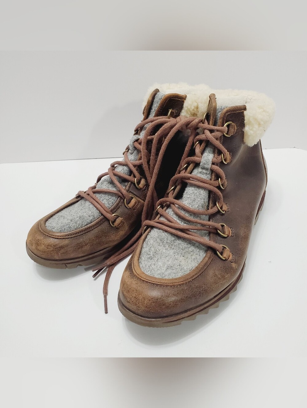 Sorel Women's Winter Boots Size 9.5 Brown Leather Gray Felt